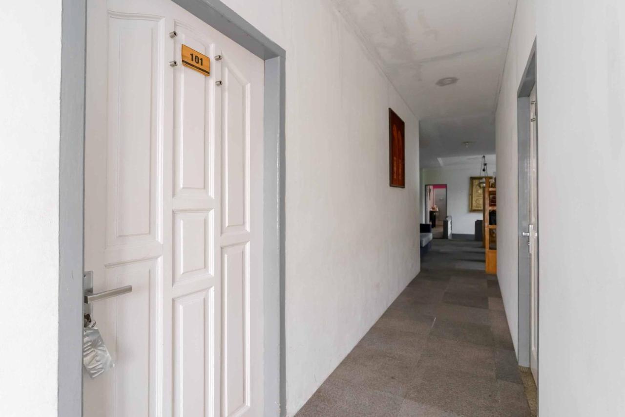 Urbanview Hotel Ananda Syariah By Reddoorz บูกิตติงกี ภายนอก รูปภาพ