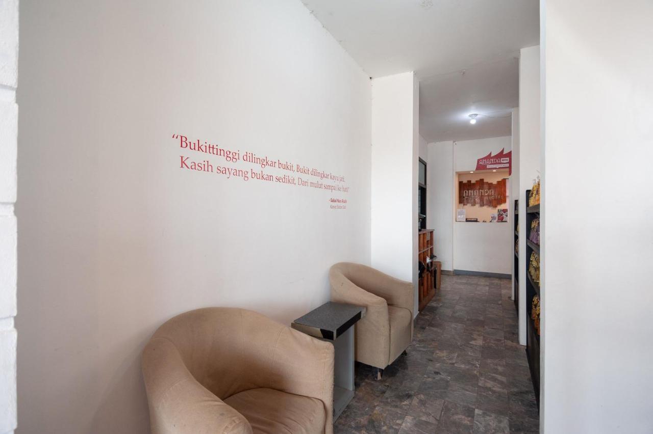 Urbanview Hotel Ananda Syariah By Reddoorz บูกิตติงกี ภายนอก รูปภาพ